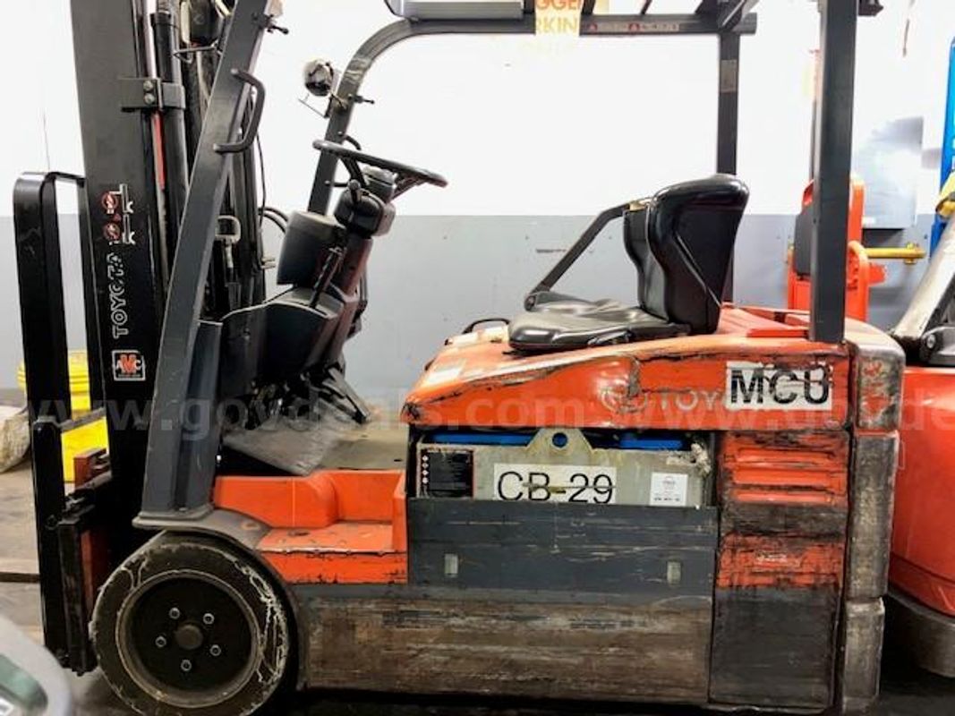 LOT of 5 Forklifts
