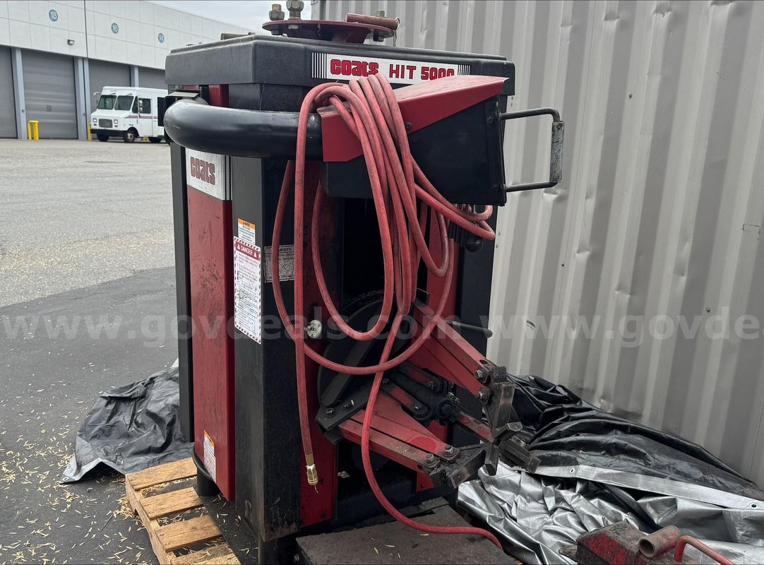 Coats HIT 5000 Heavy Duty Tire Changer with Tire Rack