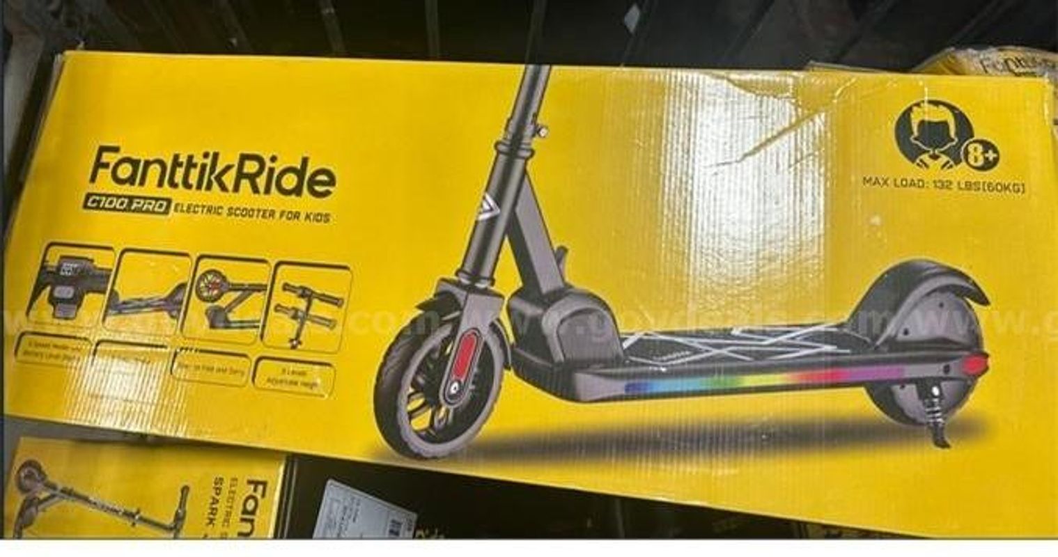 Fanttik Ride Electric Scooters - Lot of 7