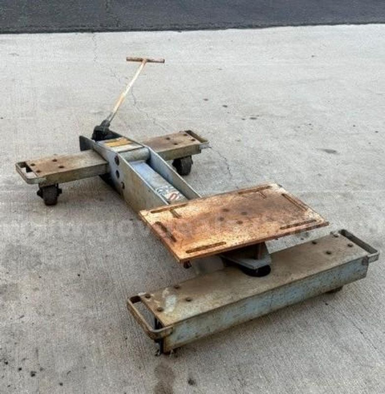 OTC Low Lift Transmission Jack 2000 lb