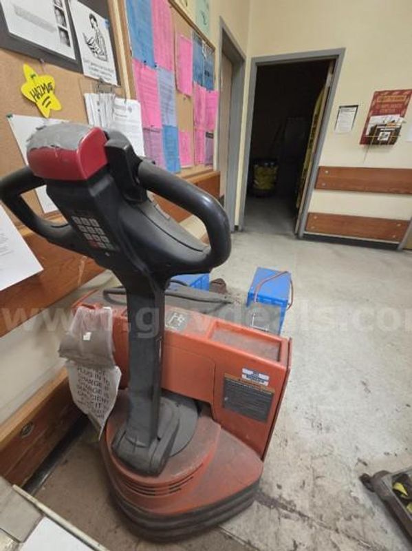 Toyota Electric Pallet Jack with two chargers
