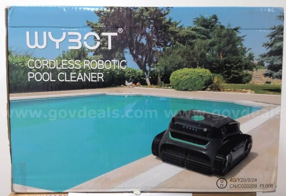 CORDLESS ROBOTIC POOL CLEANER - NEW IN BOX
