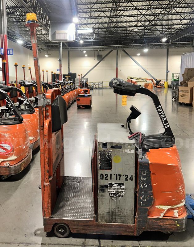 Toyota Tow Tractor - Battery Included - Working