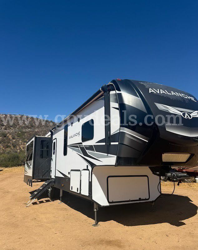 2021 KEYSTONE AVALANCHE AV365MB21 5TH WHEEL RV TRAILER FOR SALE. THIS RV IS IN GOOD SHAPE AND READY TO CAMP Length 39'