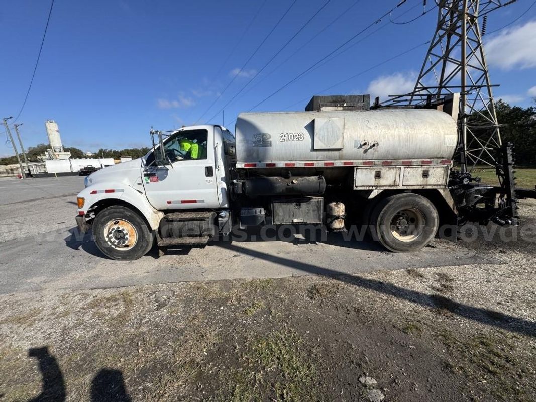 Etnyre Asphalt Distributer on 2015 Ford F750 4x4 S/A Truck