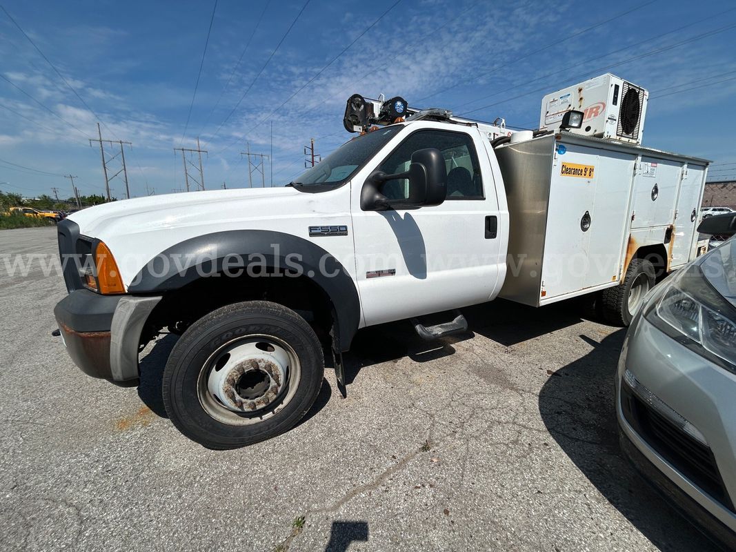 2007 Ford F-550 Service Body Truck w/ Crane