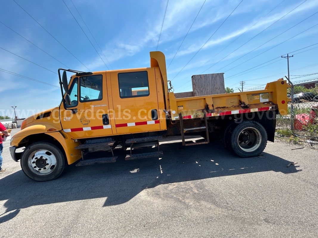 2003 International 4200 LP