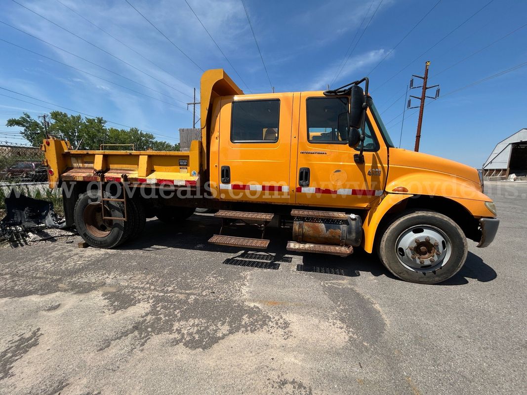 2003 International 4200 LP