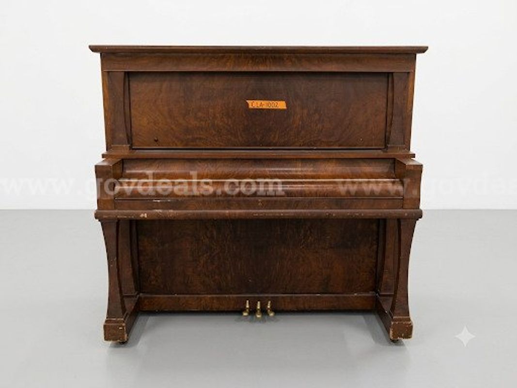 Studio/Console Piano