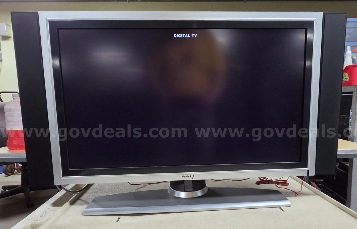 Dell Television: W3202MH LCD 32-inch, multiple inputs available! Powers on. Used. NO REMOTE!