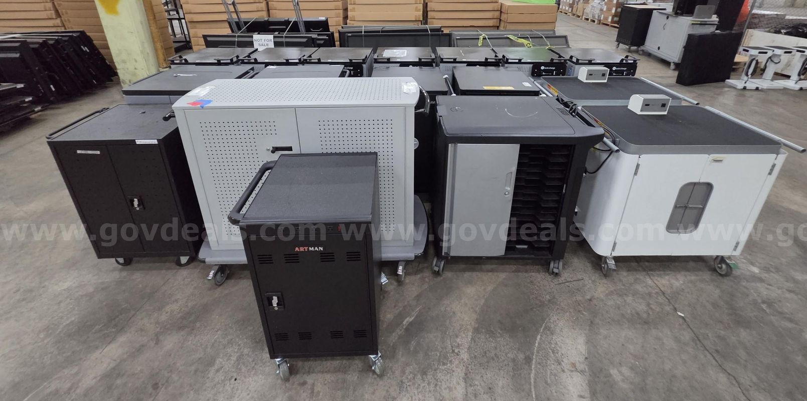 Carts, Chromebook (or) iPad (or) tablet: 1 lot of 17 charging carts, UNTESTED.