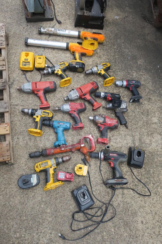 LOT OF (22) ASSORTED TOOLS W SAWS- UNTESTED (1 of 3)