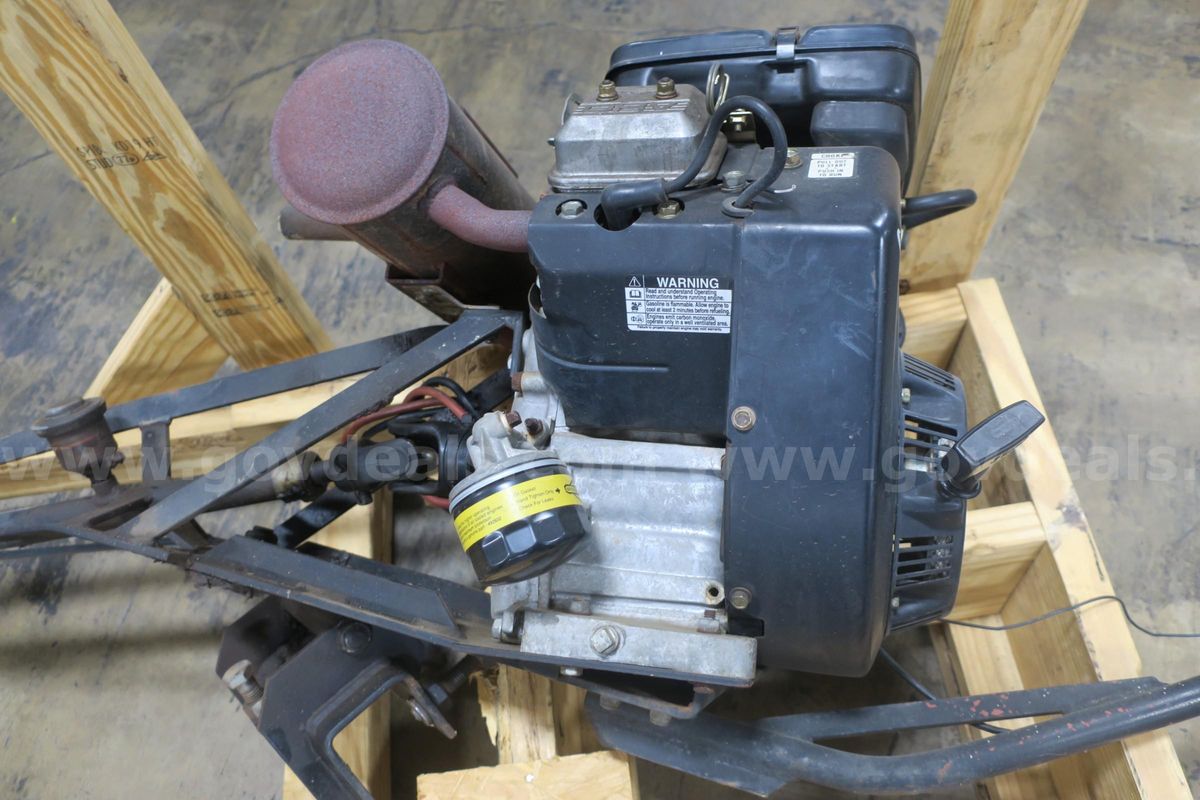 LOT OF (1) BRIGGS AND STRATTON VANGUARD 20HP V-TWIN OHV MOTOR- UNTESTED!