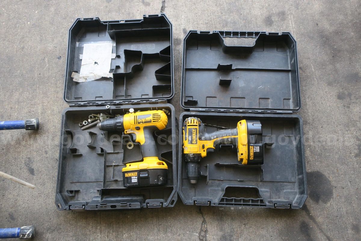 LOT OF (9) ASSORTED HONDA GENERATOR/ PRESSURE WASHER/ LIGHT POWER SUPPLY/ TOOLS- UNTESTED!