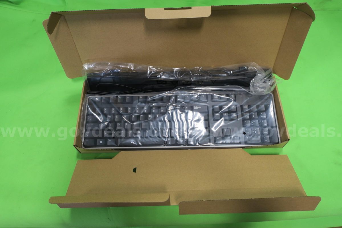 LOT OF (26) DELL KEYBOARDS MODEL: KB913T- NEW IN BOX!