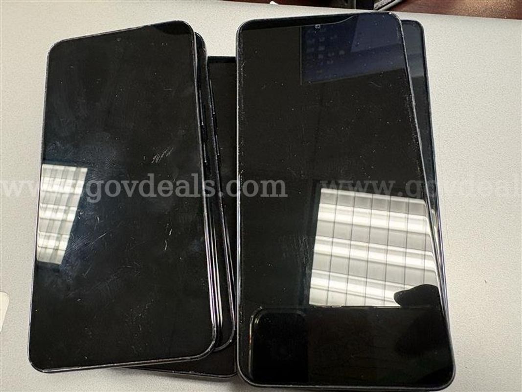 Lot of 8 Samsung Cell Phones (Various Models)