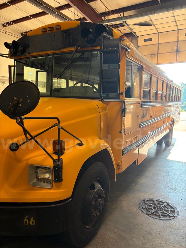 2005 Freightliner FS65