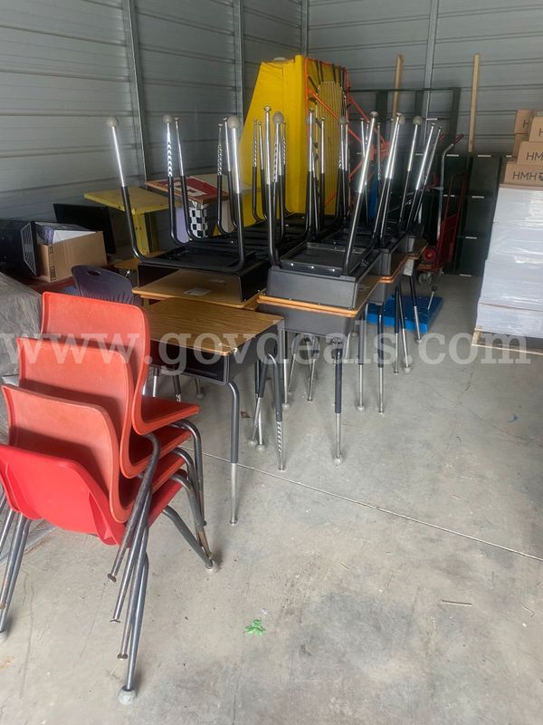 16 Student Desks and Chairs