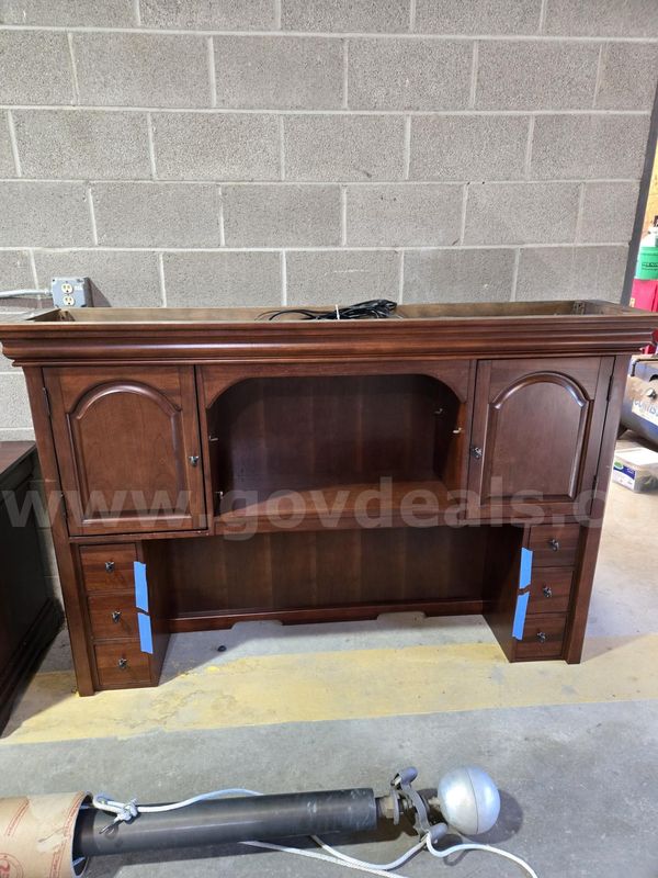 u -shaped desk with hutch