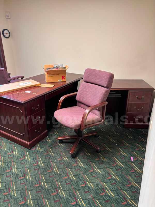 Office desk & chairs
