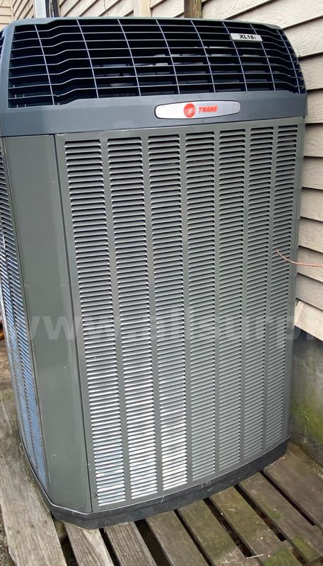 Trane XL16 i outdoor air conditioner condenser unit