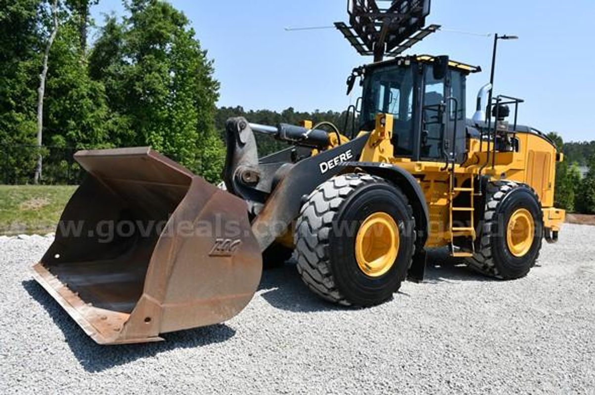 2020 John Deere 744L 4WD Articulated Wheel Loader