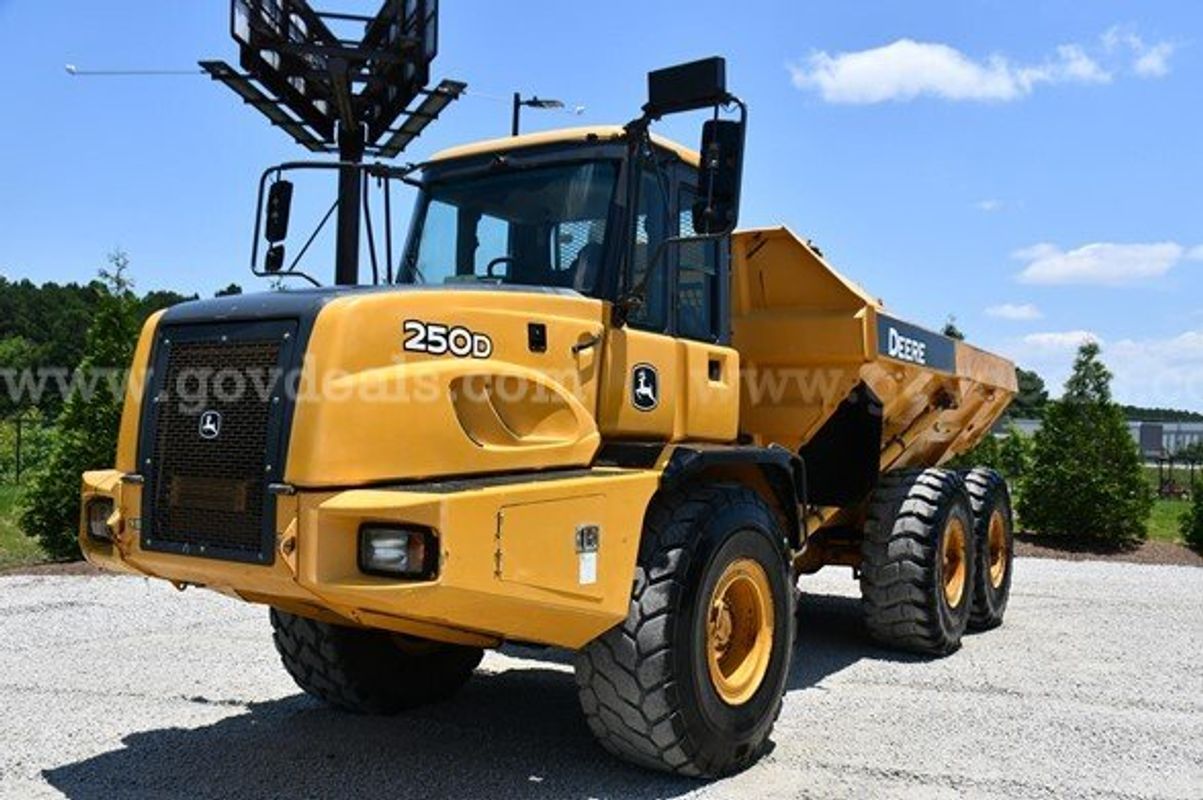 2012 John Deere 260E 6x6 Articulated Dump Truck
