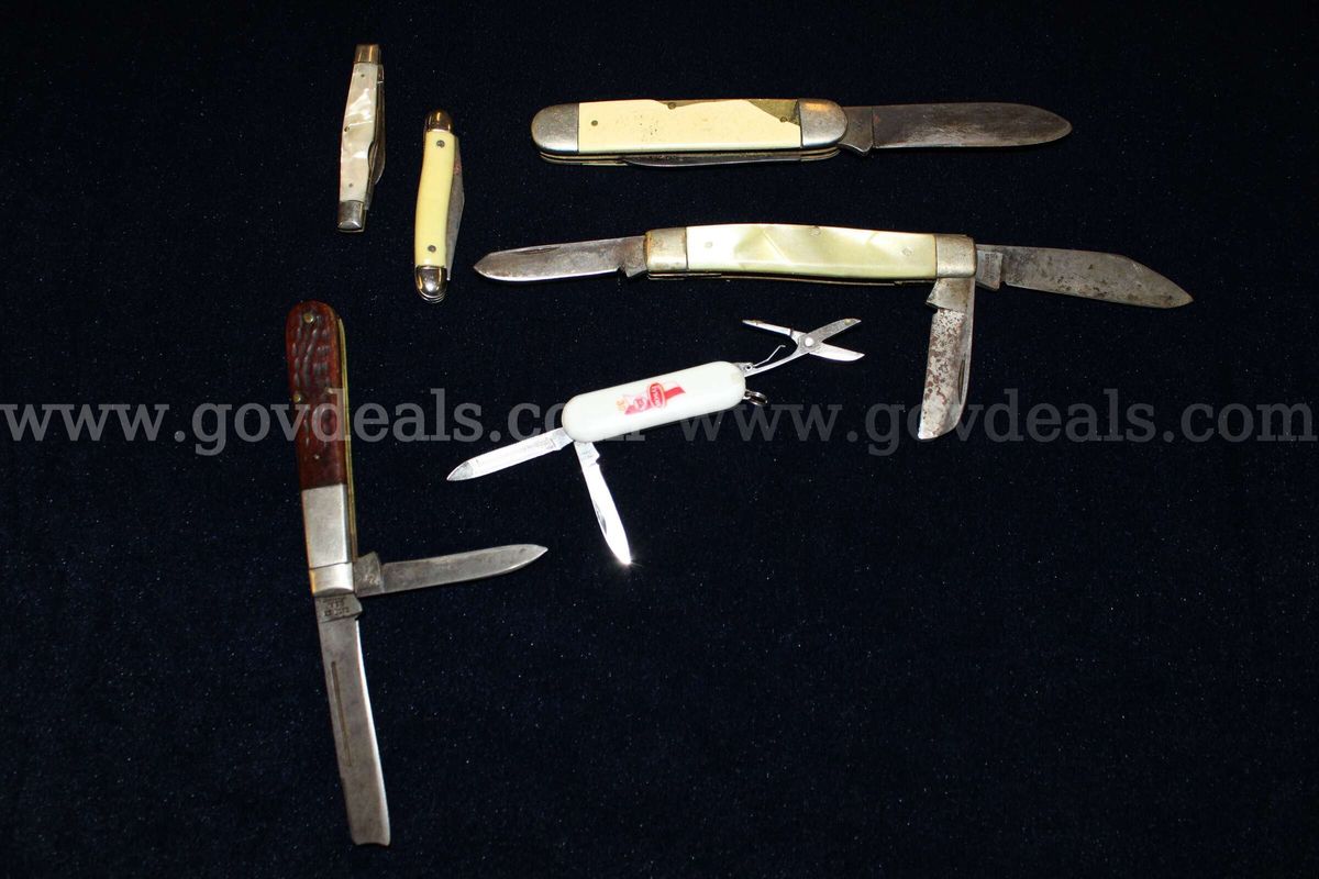 Lot of Collectible Folding Knives