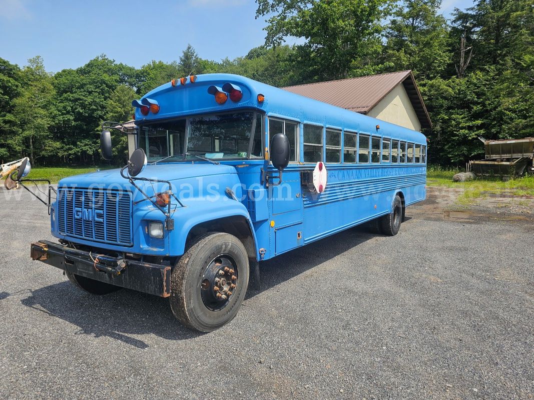 2002 GMC B7T042 (513054)