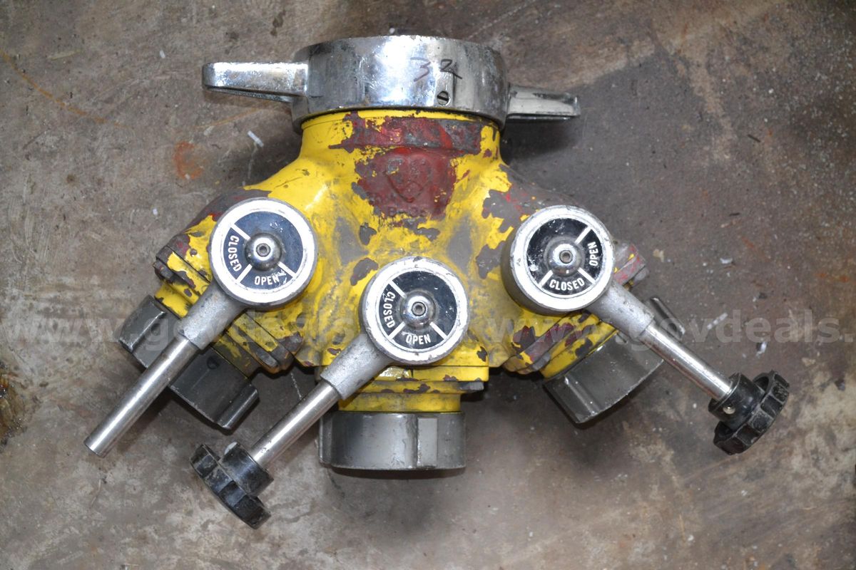 Elkhart Brass 3-Way Gated Valve; 4" Inlet To 3 2.5" Gated Discharges