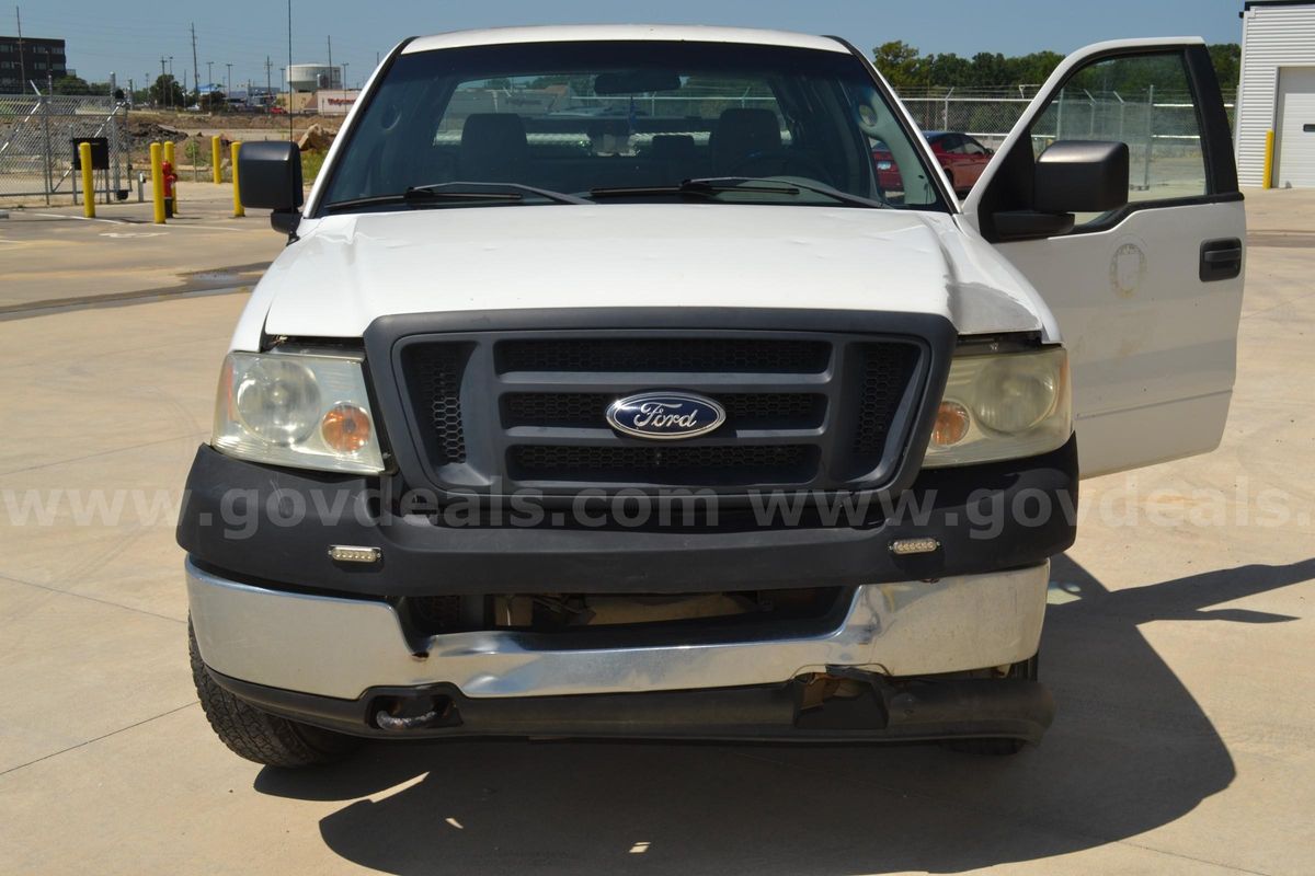 2005 Ford F-150 XL SuperCab Long Bed 4WD