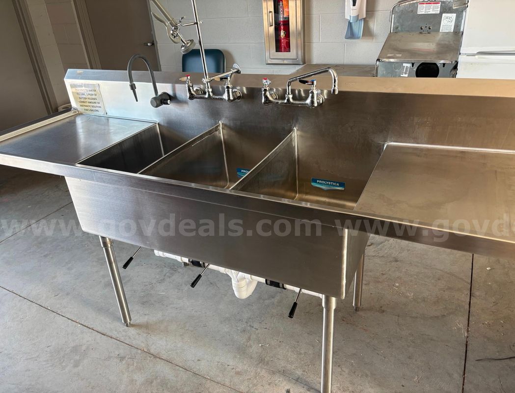 3 section sink used in Central Sterile Department