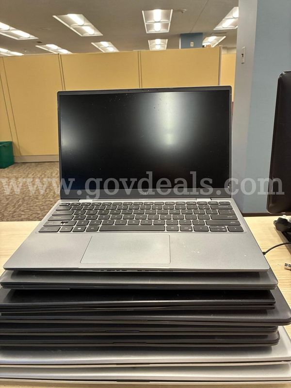 A Lot of 8 Dell and HP Laptops