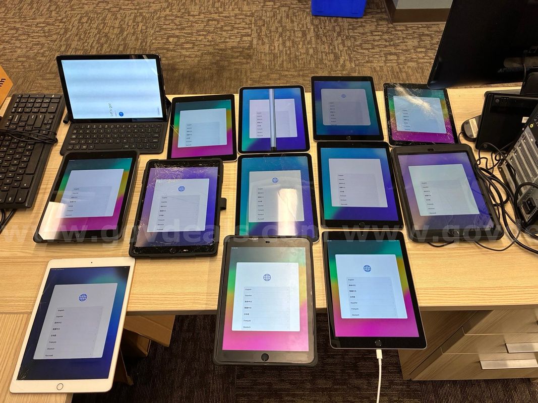 A Lot of 13 iPads and Samsung Galaxy Tab S4