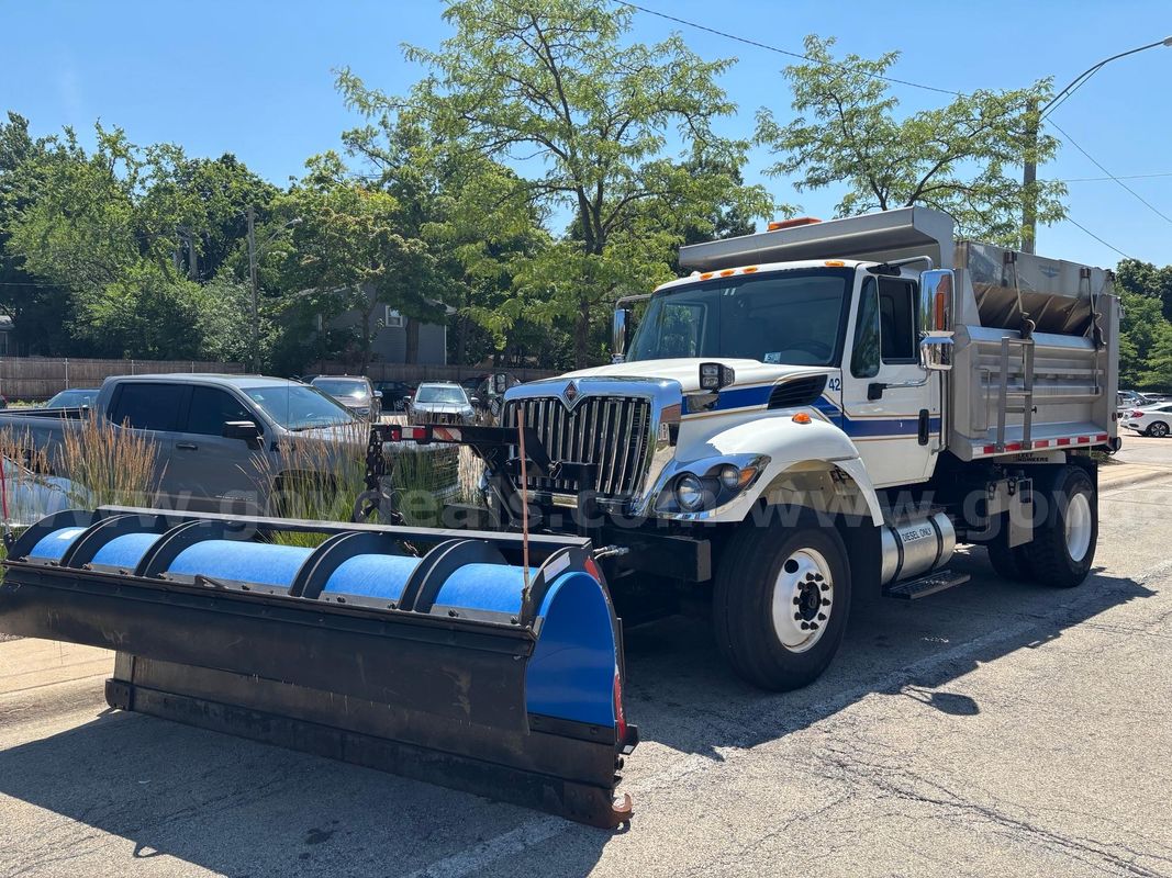 2009 INTERNATIONAL 7400 DUMP TRUCK