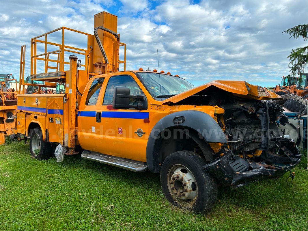2011 Ford F-450 SD SuperCab DRW 2WD - Utility Lift