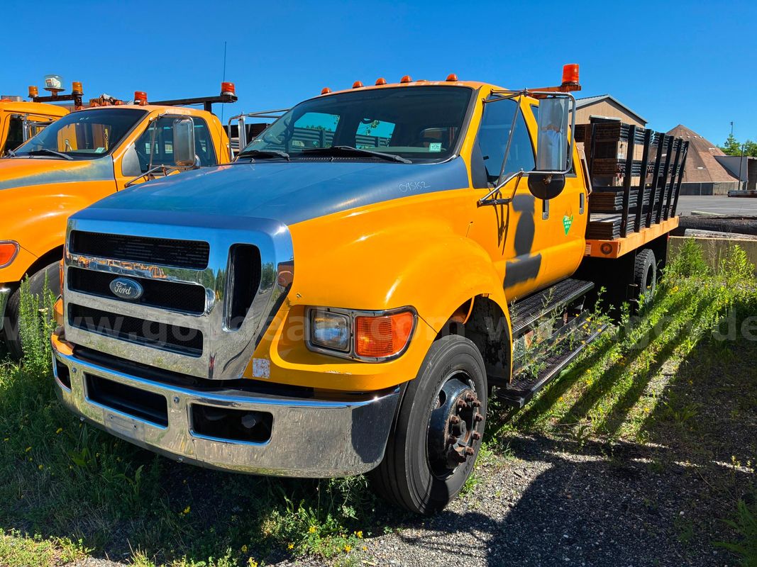 2009 Ford F-650 Crew Cab 2WD DRW - Stake Body