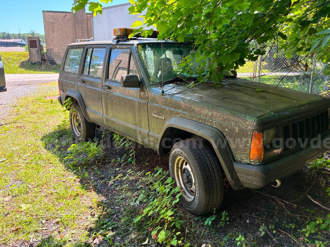 1996 Jeep Cherokee SE 4-Door 4WD