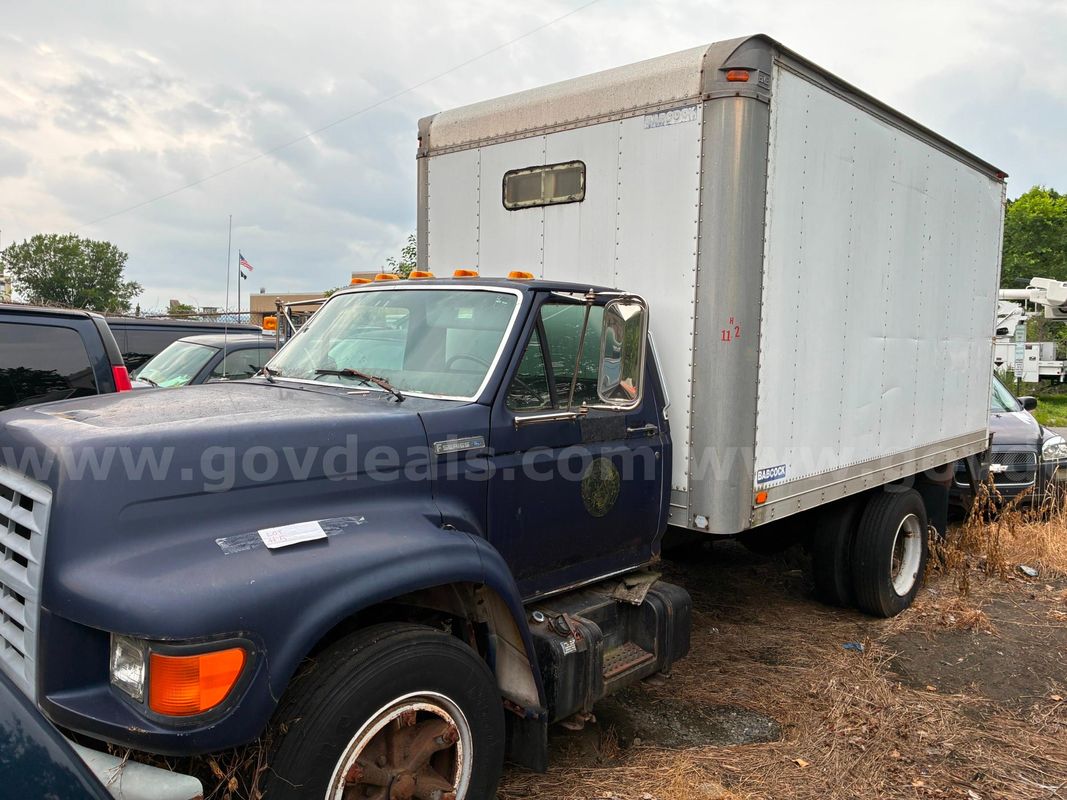 1992 Ford F700 - Box Truck