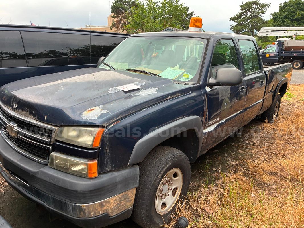 2006 Chevrolet Silverado 2500HD LS Crew Cab 4WD