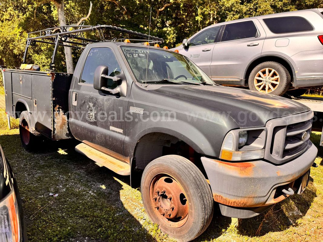 2004 Ford F-550 Regular Cab 2WD DRW