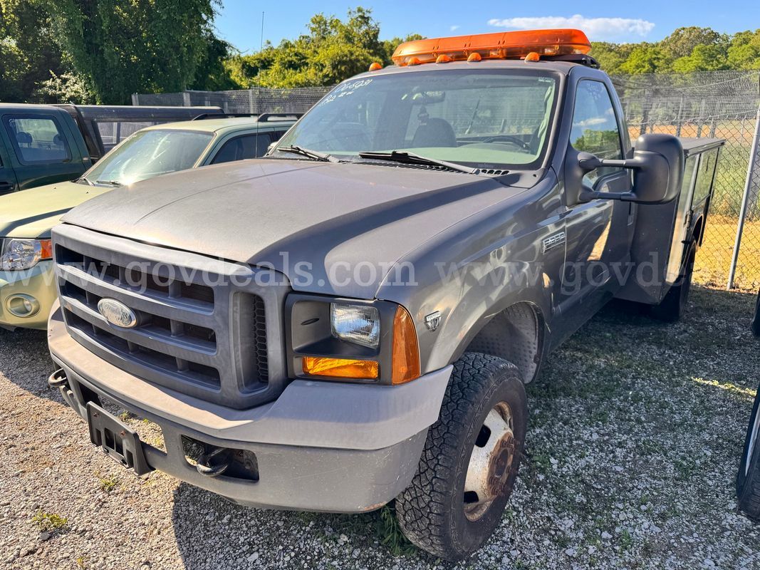 2006 Ford F-350 SD XL 4WD DRW