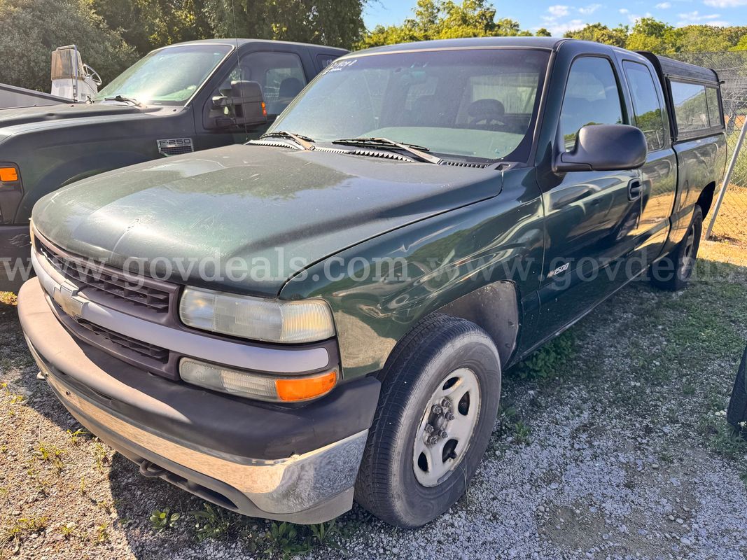 2002 Chevrolet Silverado 1500 Ext. Cab Short Bed 4WD
