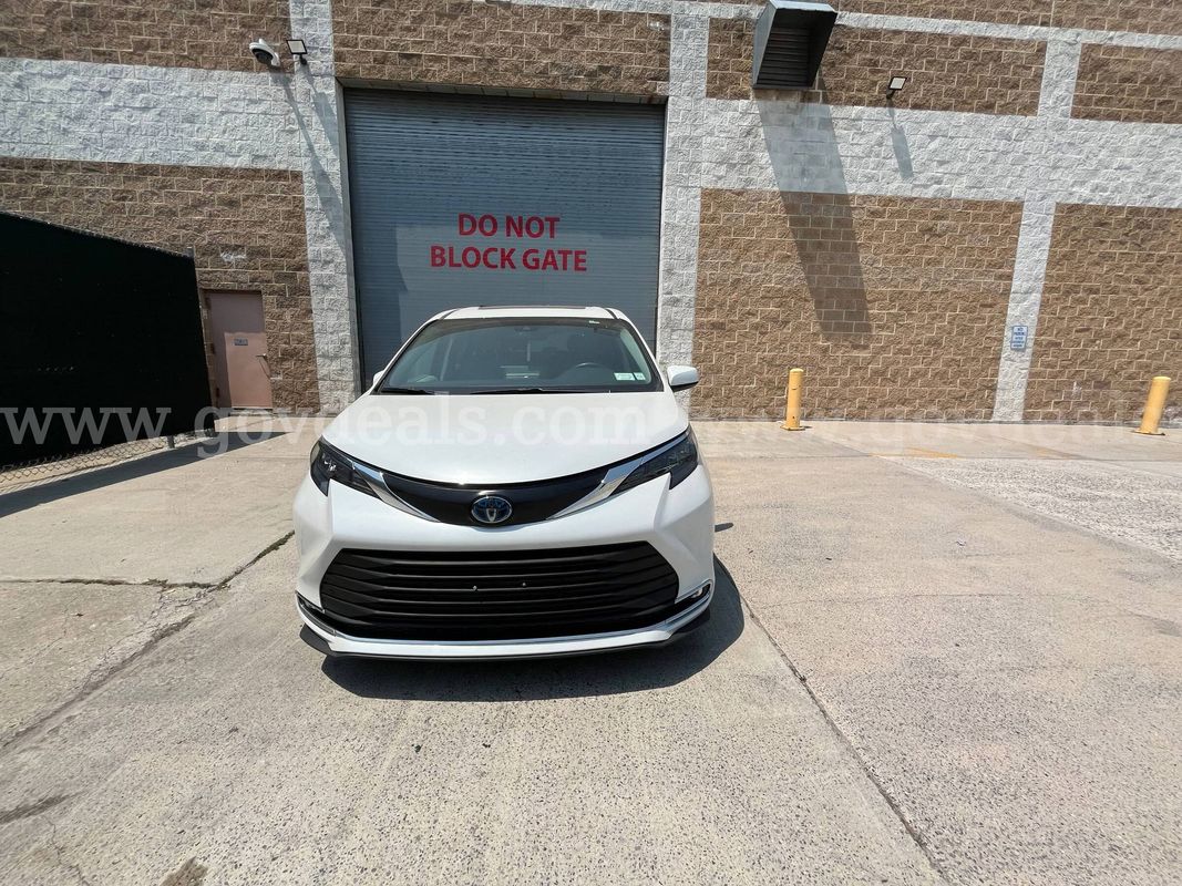 2024 Toyota Sienna XLE 7-Passenger