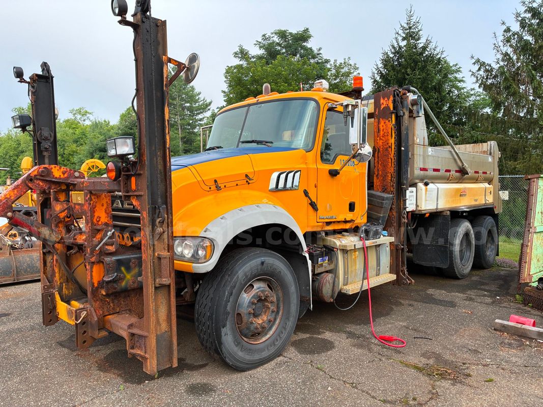2013 Mack GU713 - Dump truck
