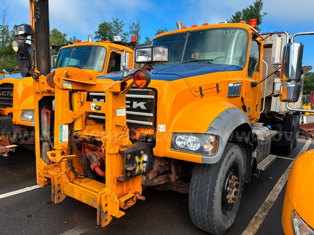 2012 Mack GU713 - Dump Truck