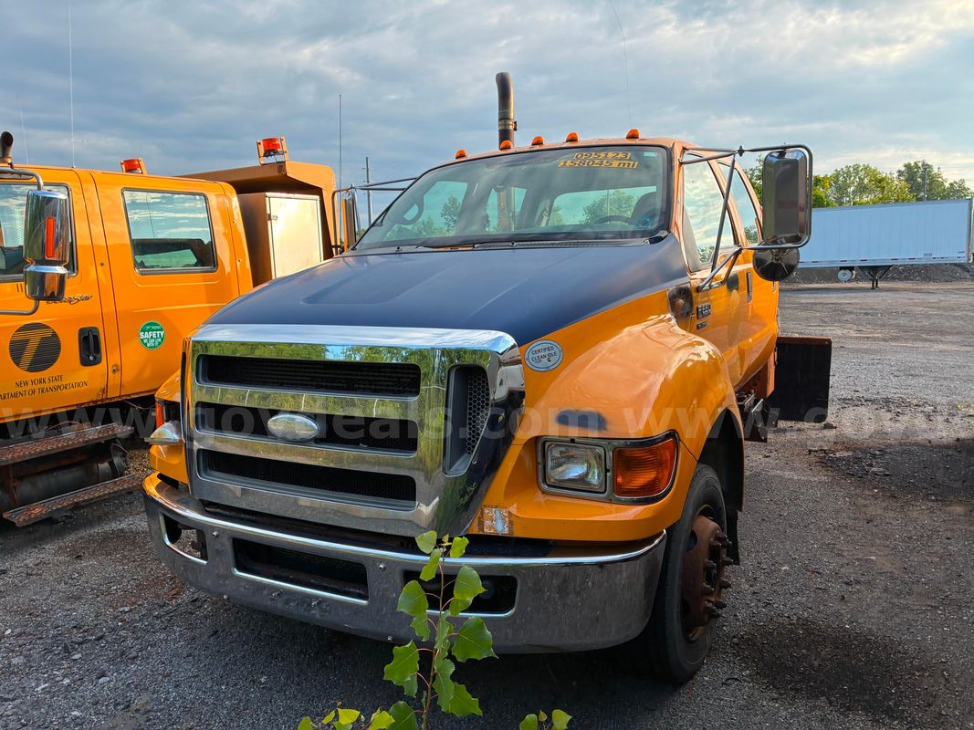 2009 Ford F-650 Crew Cab 2WD DRW - Stake Body