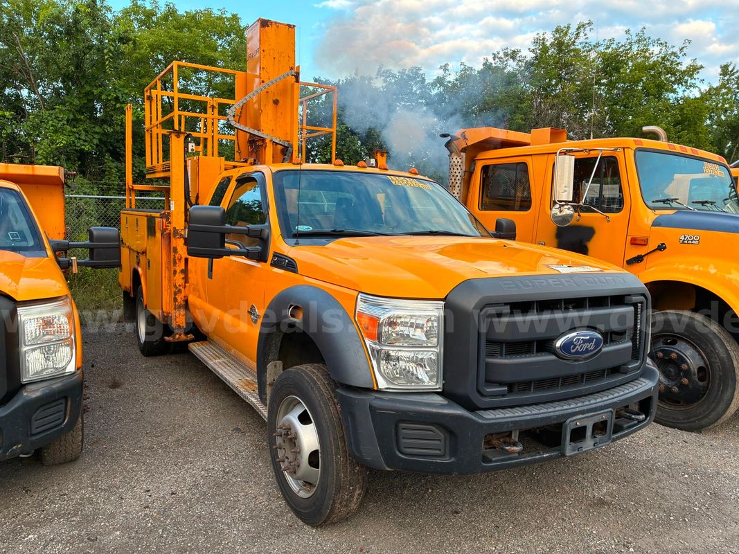 2011 Ford F-450 SD SuperCab DRW 2WD - Aerial Lift Truck