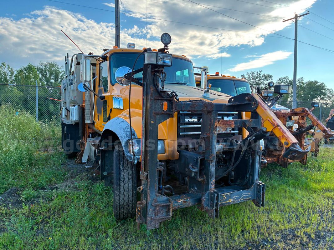 2014 Mack GU712 - Dump Truck