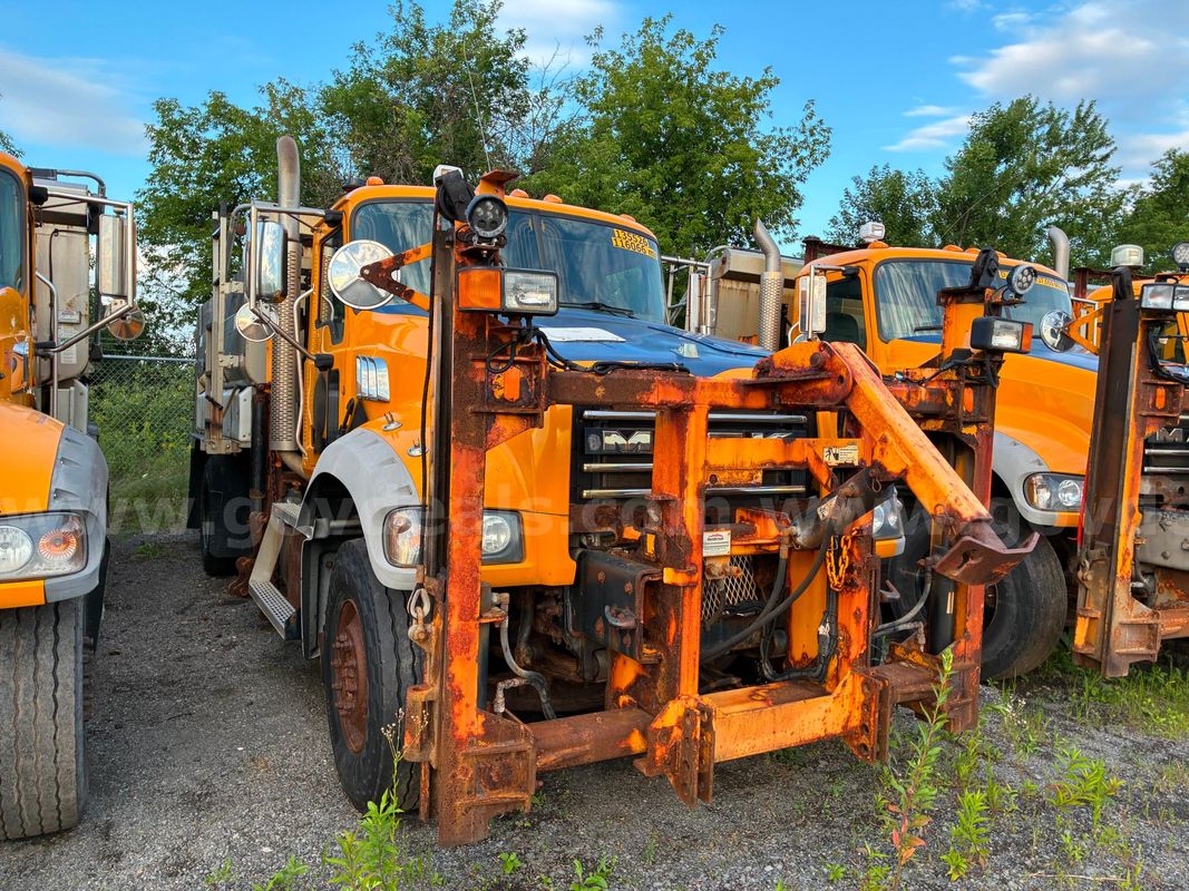 2013 Mack GU713 - Dump Truck